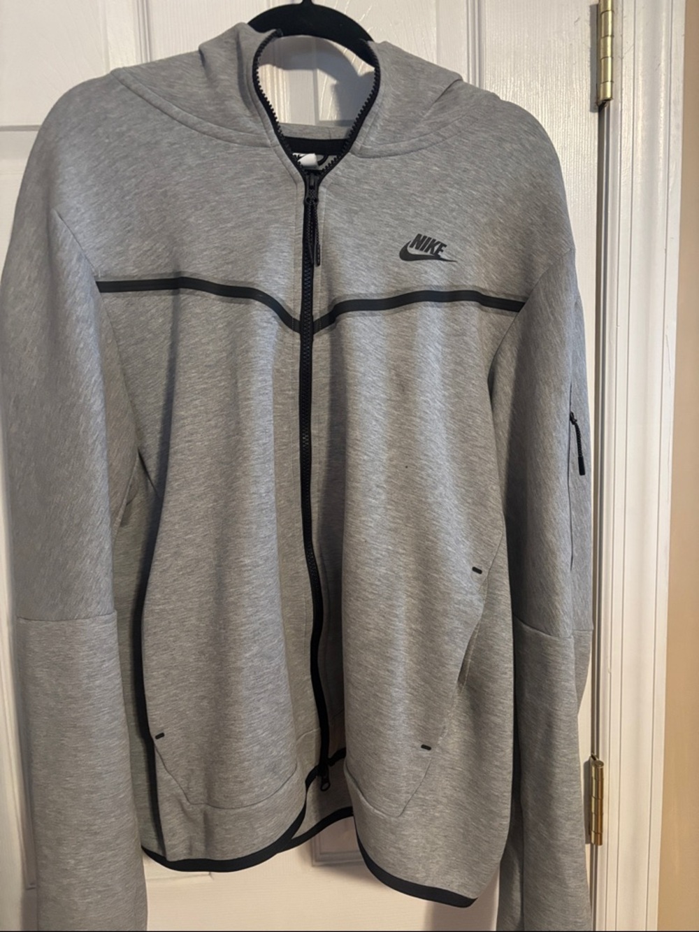 Nike Men's Light Grey Full-Zip Hooded Sweater with Black Trim